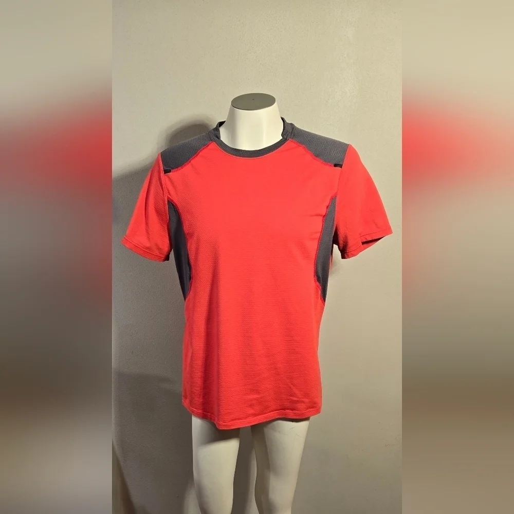 Lululemon Red & Grey Short Sleeve Rear Zip Pocket Training Shirt Men's Size Medi - Picture 1 of 6